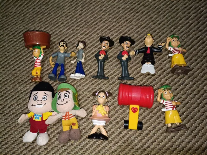 Brinquedos personagens da turma do Chaves, 12 pecas