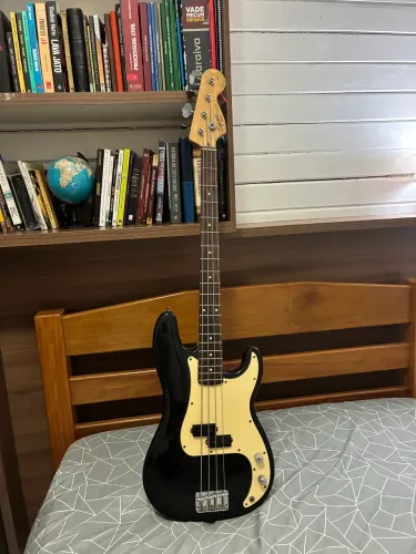 Baixo Fender Squier Affinity Precision 