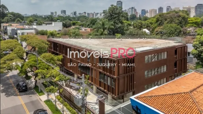 Imóvel "One of a Kind" Comercial Monousuário de 3796m², com 30 vagas à 200 metros da Faria