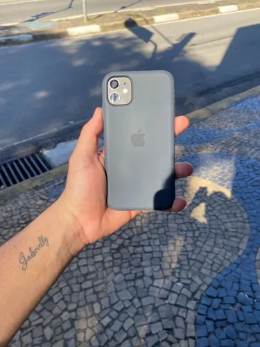 iPhone 11 - 64gb detalhes tela e tampa 