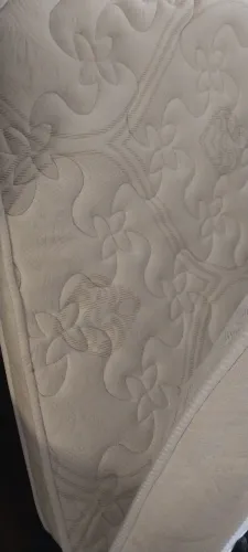 Colchão Queen massageador terapêutico