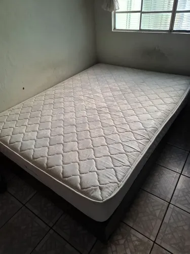 Cama Box usada