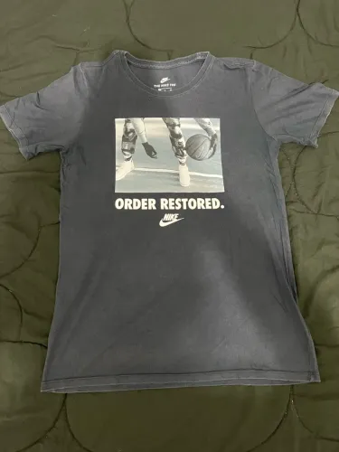  Camiseta Nike ?Order Restored? - P