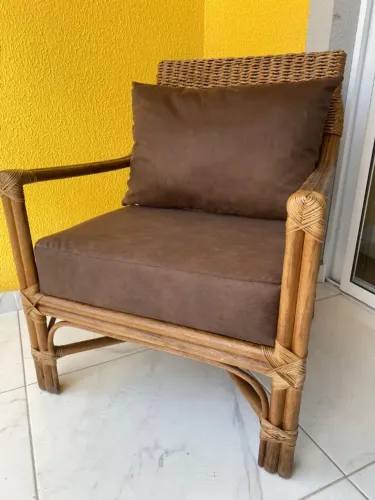 Belíssimo Poltrona de junco, restaurada, fibra natural, assento fixo e almofada de encosto