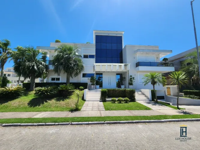 Casa de Alto Padrão em Condomínio de Luxo em Jurerê Internacional - Locação Anual
