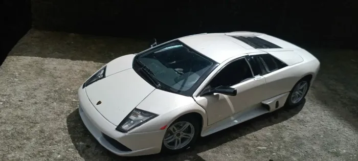Miniatura Lamborghini Murciélago LP640 Branco 2007 - Maisto - 1/18