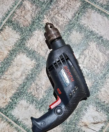 Furadeira bosch 600w.