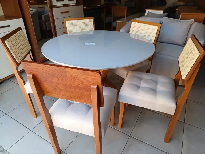 Jogo Novo Completo De Mesa De Jantar com 4 cadeiras e ganha mais 1 cadeira pés de madeira 