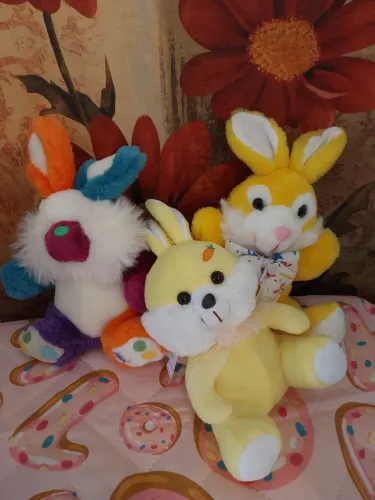 KIT COM 3 COELHOS DE PELÚCIA