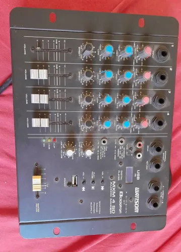 Mesa de som ciclotron  4sd mixer  mxm áudio.  Wattsom