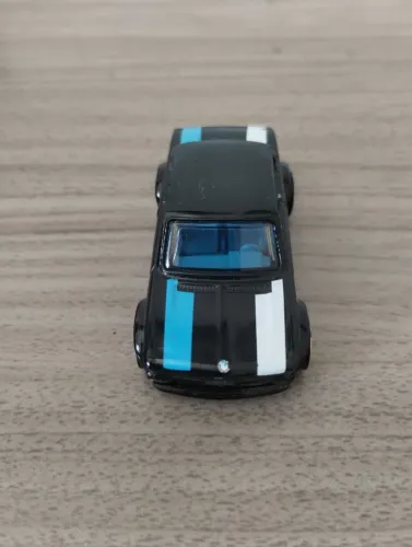 Hot Wheels BMW 2002 (preto) 2016 BMW Serie