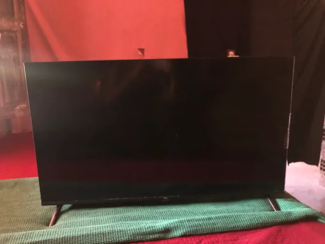Vendo tv TCL 40 polegadas para retirada de peças