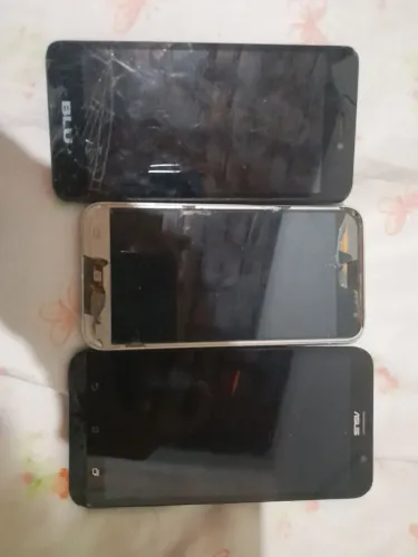 Vendo 3 telefones antigos pra tirar peça