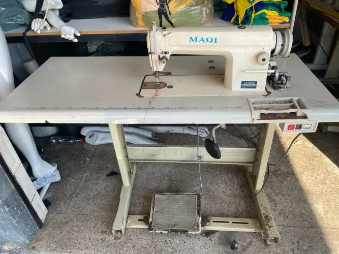 Máquina reta industrial