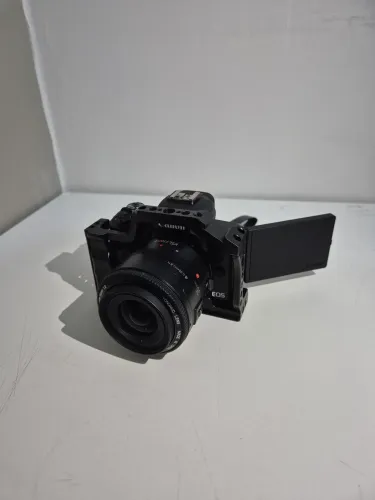Canon M50 Mark II + Lente 30mm f/2.0 + Adaptador e Cage (Kit Completo)