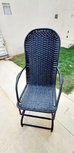 Cadeira de balanço em fibra sintética para varanda, jardim e sala de estar