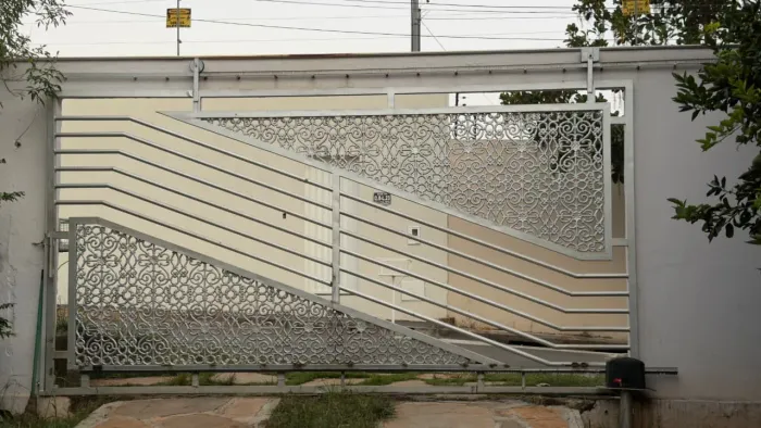 Vendo portão ramado 4 metros