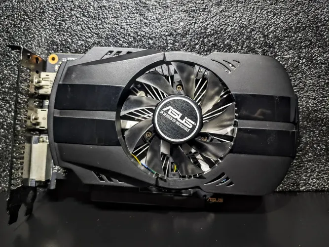 Placa de vídeo Asus, GTX 1050TI 4G.
