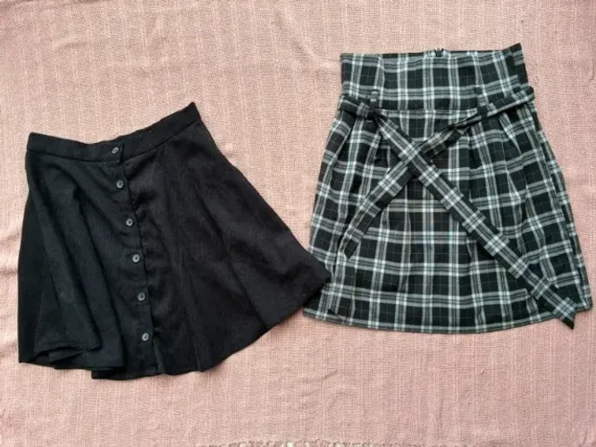 Kit 4 saias tamanho P por R$ 50