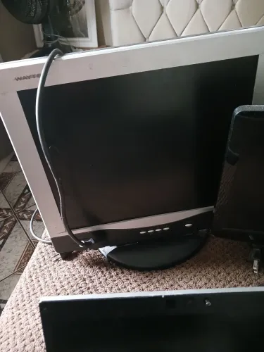 Vendo notebooks e monitor para retirada de peças ou conserto