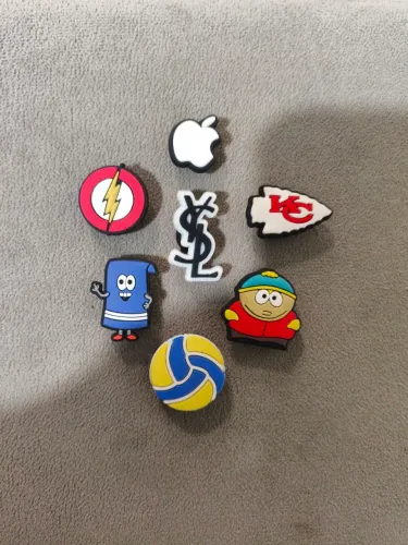 Pins/botons de crocs variados