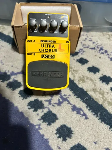 Pedal de efeito Behringer Ultra Chorus UC 200 (aceito cartão )
