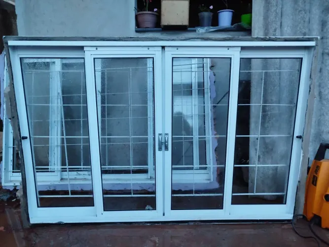 Janelas de alumínio branca