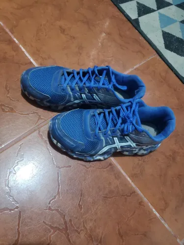 Sapato esportivo tamanho 43