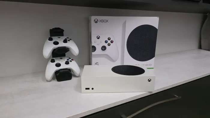 ? Xbox Series S 512 GB + 2 controles originais + suporte