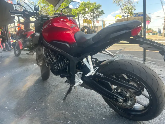 Oportunidade Única: Honda Cb 650r 2024