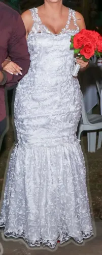 Vestido de noiva com barra removível. Veste até um tamanho 40, usado somente uma vez.
