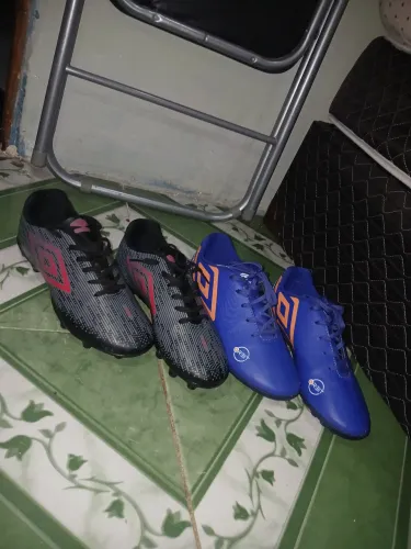 VENDE-SE COMBO DE CHUTEIRAS SOCIETY E CAMPO NO PRECINHO
