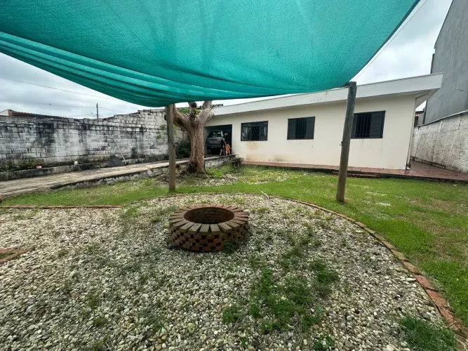Casa com três quartos para venda e locação em São Pedro