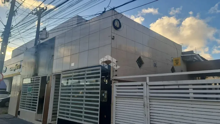 Condomínio inteiro com 2 salar comercias e 6 kitnetes para Venda João Pessoa / Todos aluga
