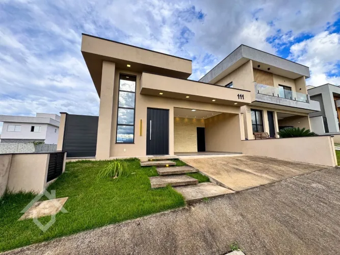 Casa Térrea à Venda no Condomínio Malibu em Caçapava - SP