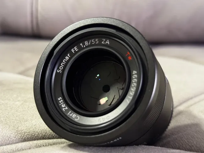 Lente Sony FE 55mm F1.8 ZA Carl Zeiss Sonnar T* Na Caixa Nunca Usada