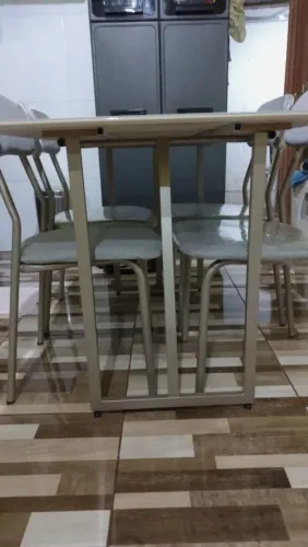 Mesa nova comprada na bemol 2 meses.