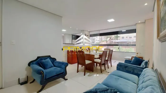 Locação: Apartamento com 2 quartos, mobiliado, prédio com lazer e portaria.