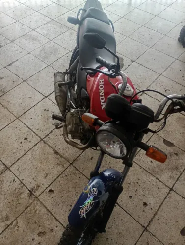 Vendo moto feito o motor recentemente relação nova e pneus bons