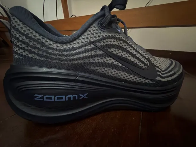 Tênis Nike Vomero 18 Plus