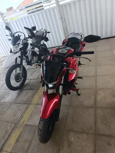 Yamaha Fazer 250 ABS 2023 - Vermelha - 22.000 km