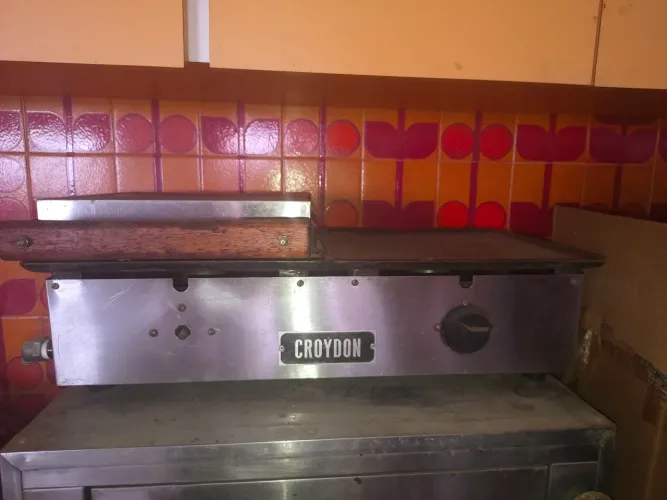 Chapa a gás usada Croydon.