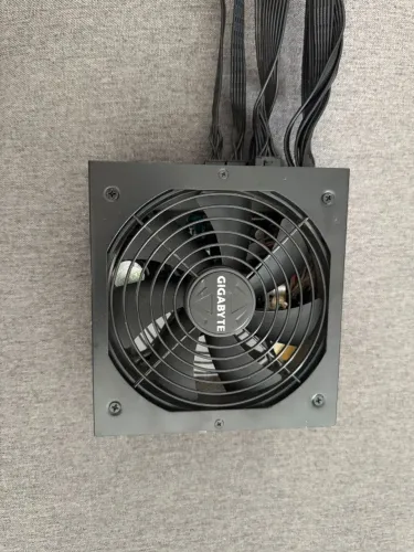 Fonte Gigabyte G750H - 750W Semi modular 80 plus gold