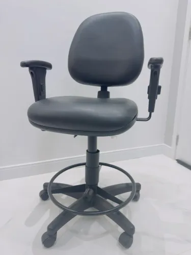 Cadeira escritório giratória preta