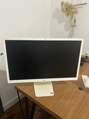 All in one     LG 24V570-C