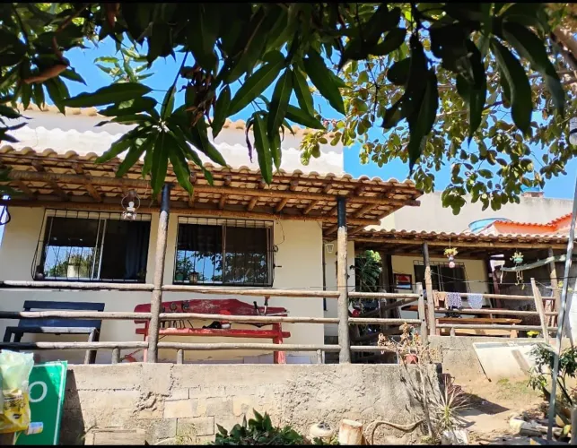Vende-se casa de 3 quartos e 2 banheiros , ap a , b , c, d , f ,g ,h ,i ,