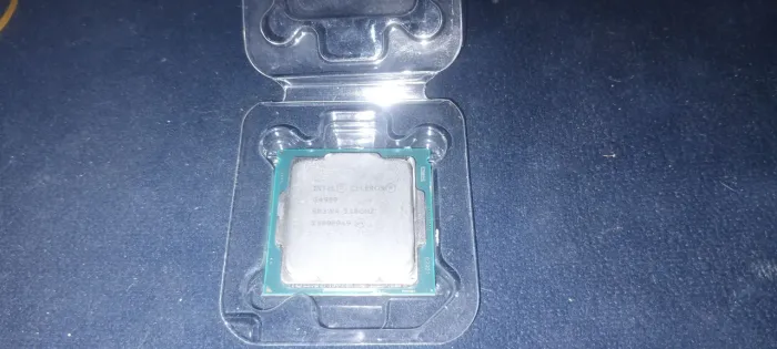 Processador Celeron g4900 8 geração