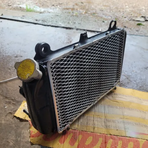 Vende um radiador da YAMAHA 350 RD ou quadriciclo 