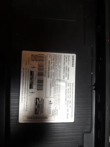 TV Samsung Modelo UN50TU8000G com defeito