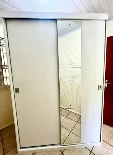 Guarda roupa branco 2 portas de correr